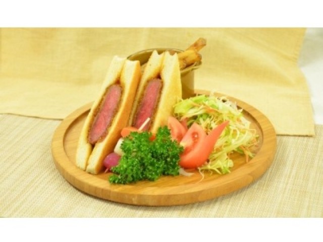 専門学校 北日本ハイテクニカルクッキングカレッジの08月06日(水)お肉が美味しい!ビーフカツサンドプレートを作ろう